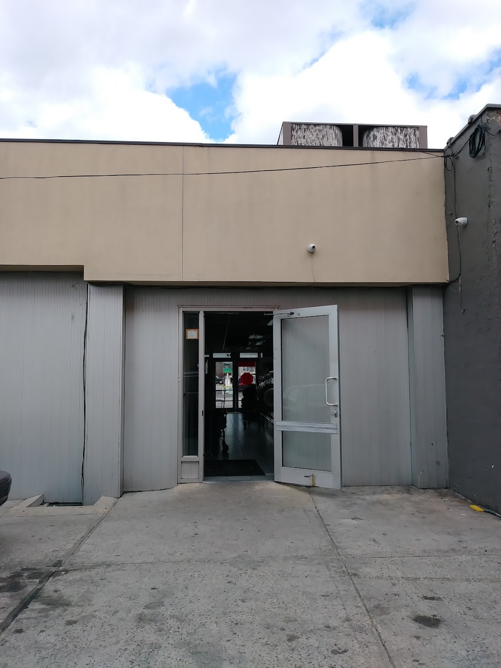 Bluebird Laundromat | 1528 Utica Ave, Brooklyn, NY 11234 | Phone: (718) 252-0674
