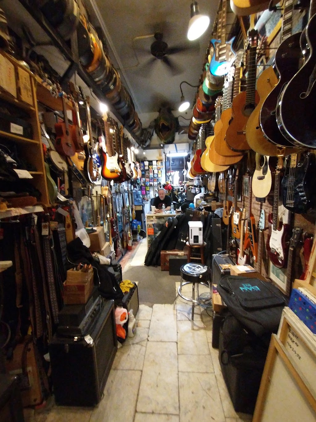 Chelsea Guitars | 224 W 23rd St, New York, NY 10011 | Phone: (212) 675-4993