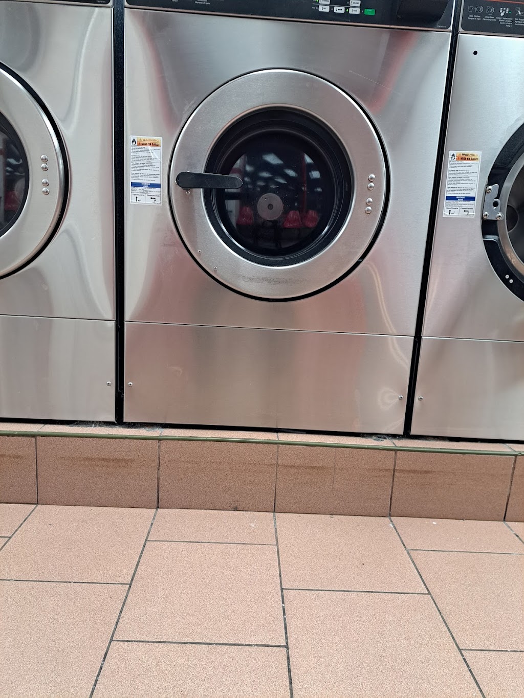 Farmers Laundromat & Dry | 13633 Farmers Blvd, Queens, NY 11434 | Phone: (718) 525-6881