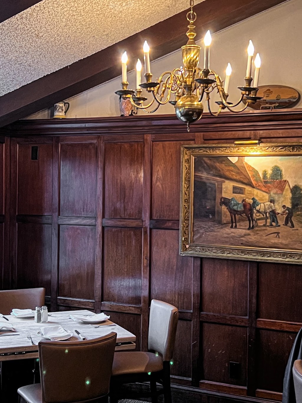 Peter Luger Steak House | 255 Northern Blvd, Great Neck, NY 11021 | Phone: (516) 487-8800
