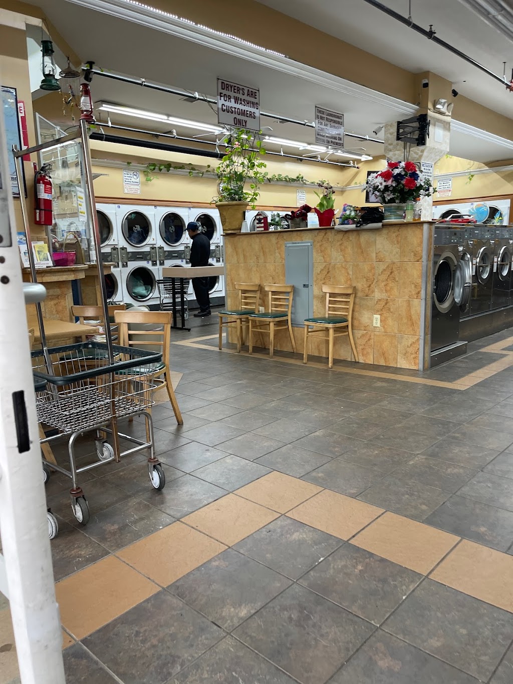 Euro Laundromat | 805 Bond St, Elizabeth, NJ 07201 | Phone: (908) 469-4486