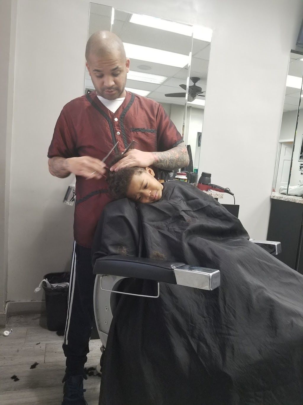 Xtreme Cuts Barber Shop | 9102 Sutter Ave, Queens, NY 11417 | Phone: (718) 322-6060