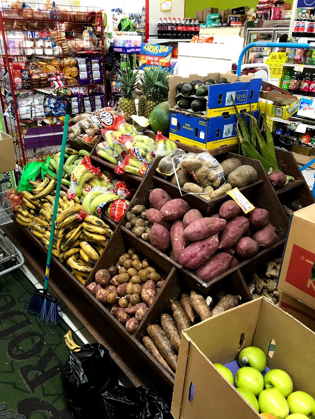 Campo Verde food market | 568 Richmond Rd, Staten Island, NY 10304 | Phone: (718) 448-7818