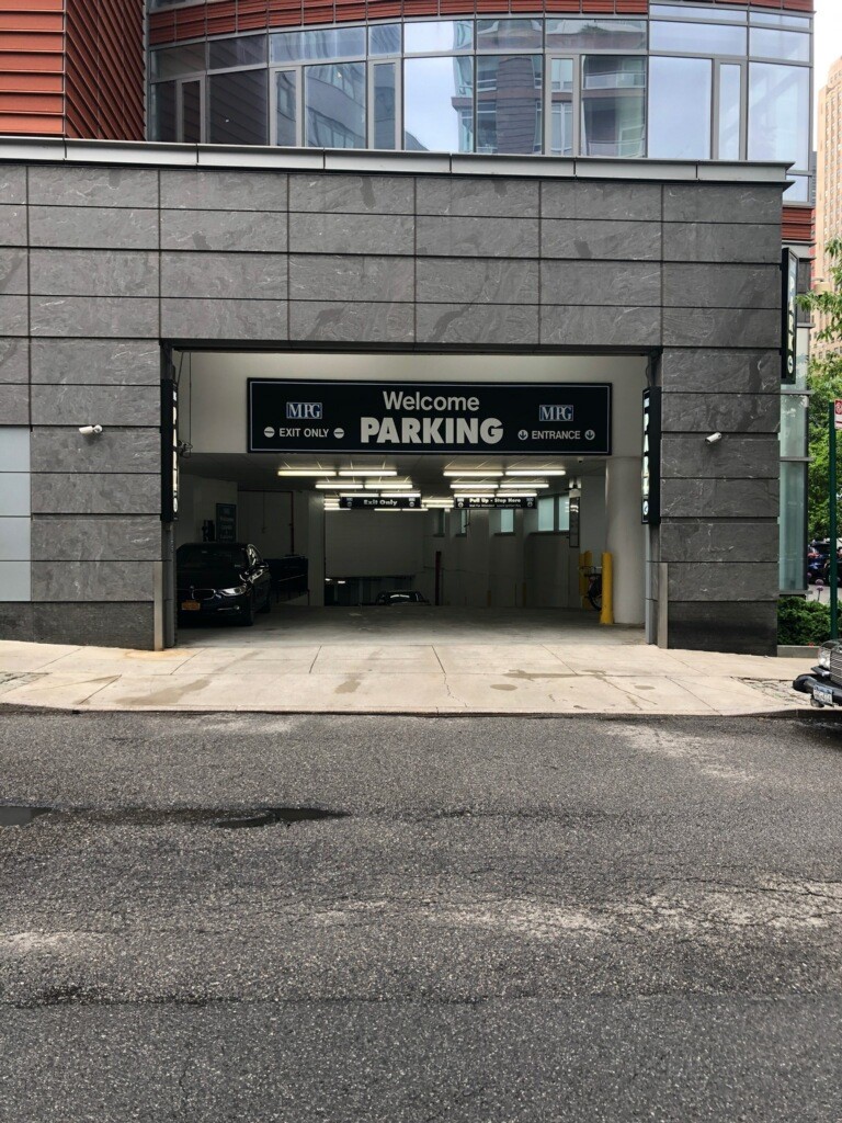 Icon Parking | 450 Washington St, New York, NY 10013 | Phone: (212) 842-0069