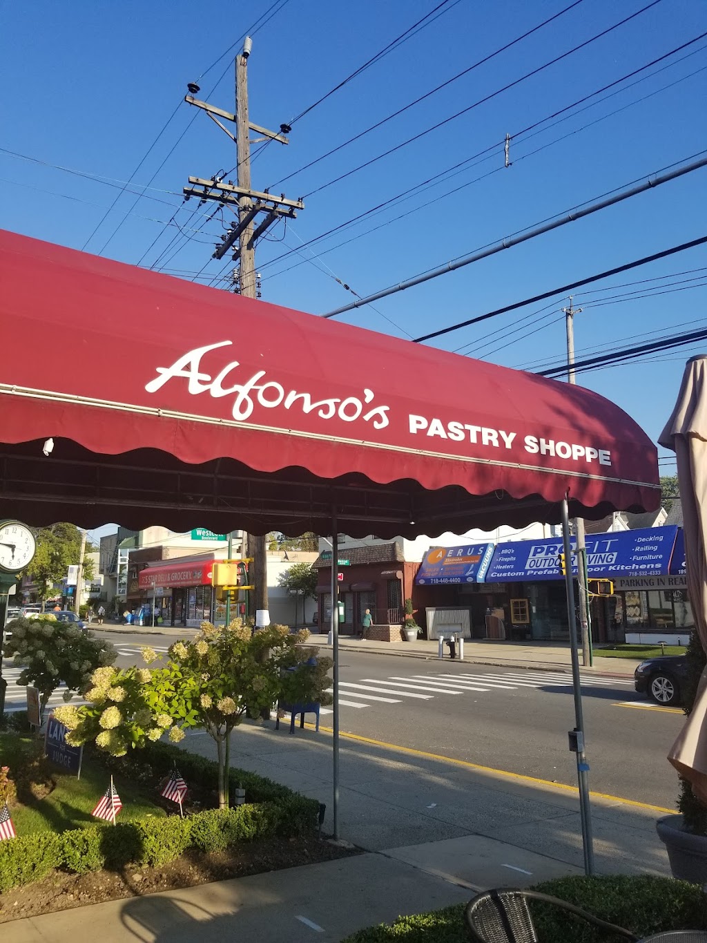 Alfonsos Pastry Shoppe | 1899 Victory Blvd, Staten Island, NY 10314 | Phone: (718) 273-8802