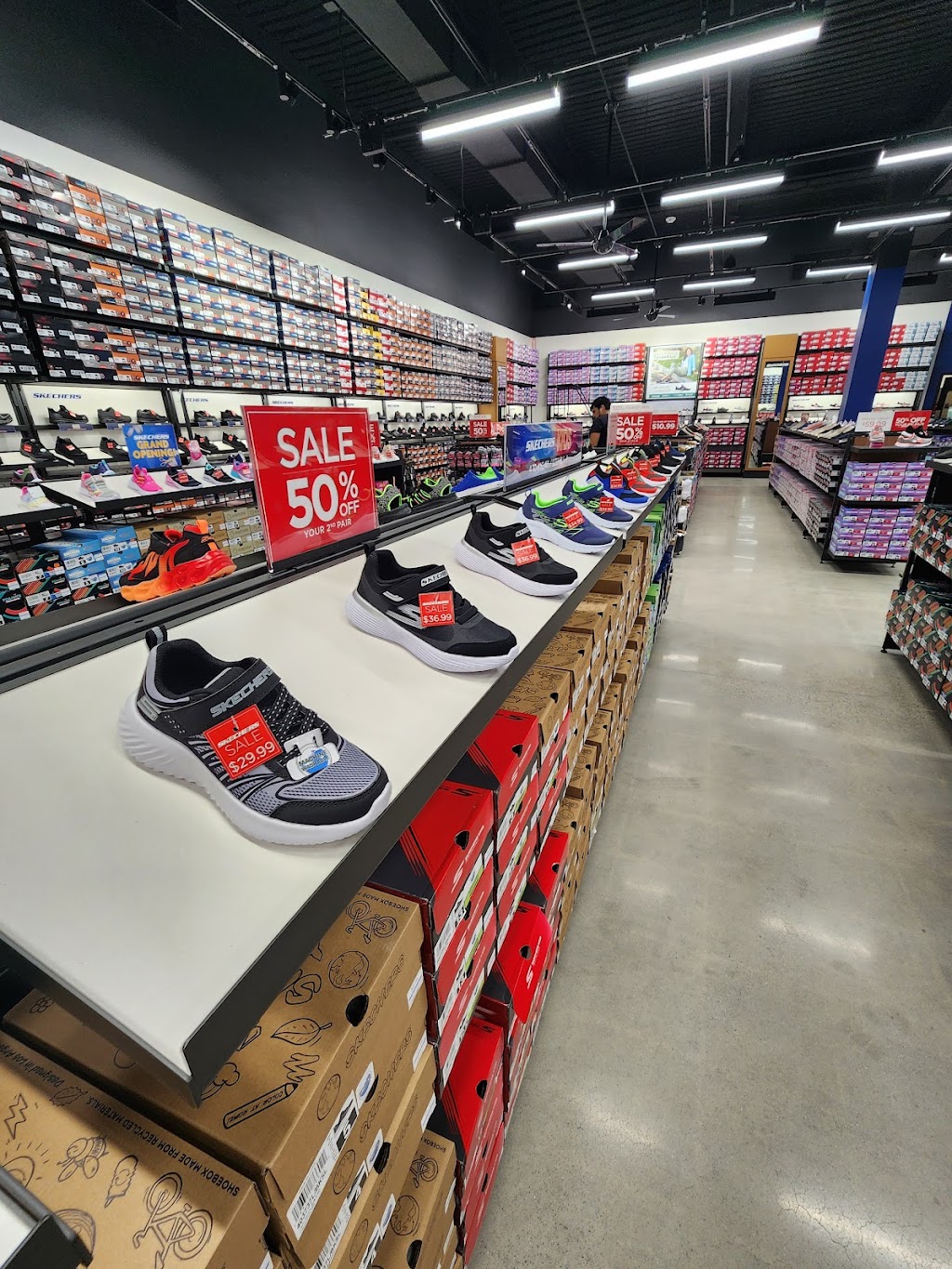 Skechers Warehouse Outlet | 8973 Bay Pkwy, Brooklyn, NY 11214 | Phone: (347) 768-7283