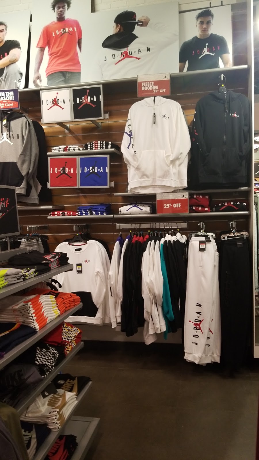 Champs Sports | 1119 Green Acres Mall, Valley Stream, NY 11581 | Phone: (516) 823-0677