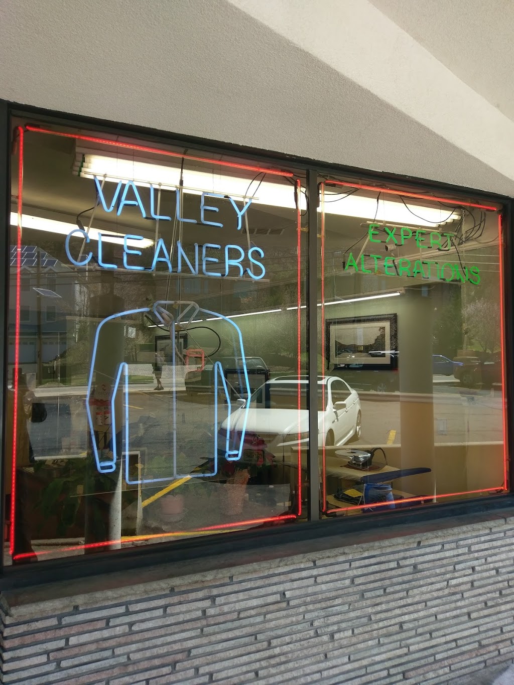 Valley Cleaners | 379 Valley Rd, Clifton, NJ 07013 | Phone: (973) 279-8789