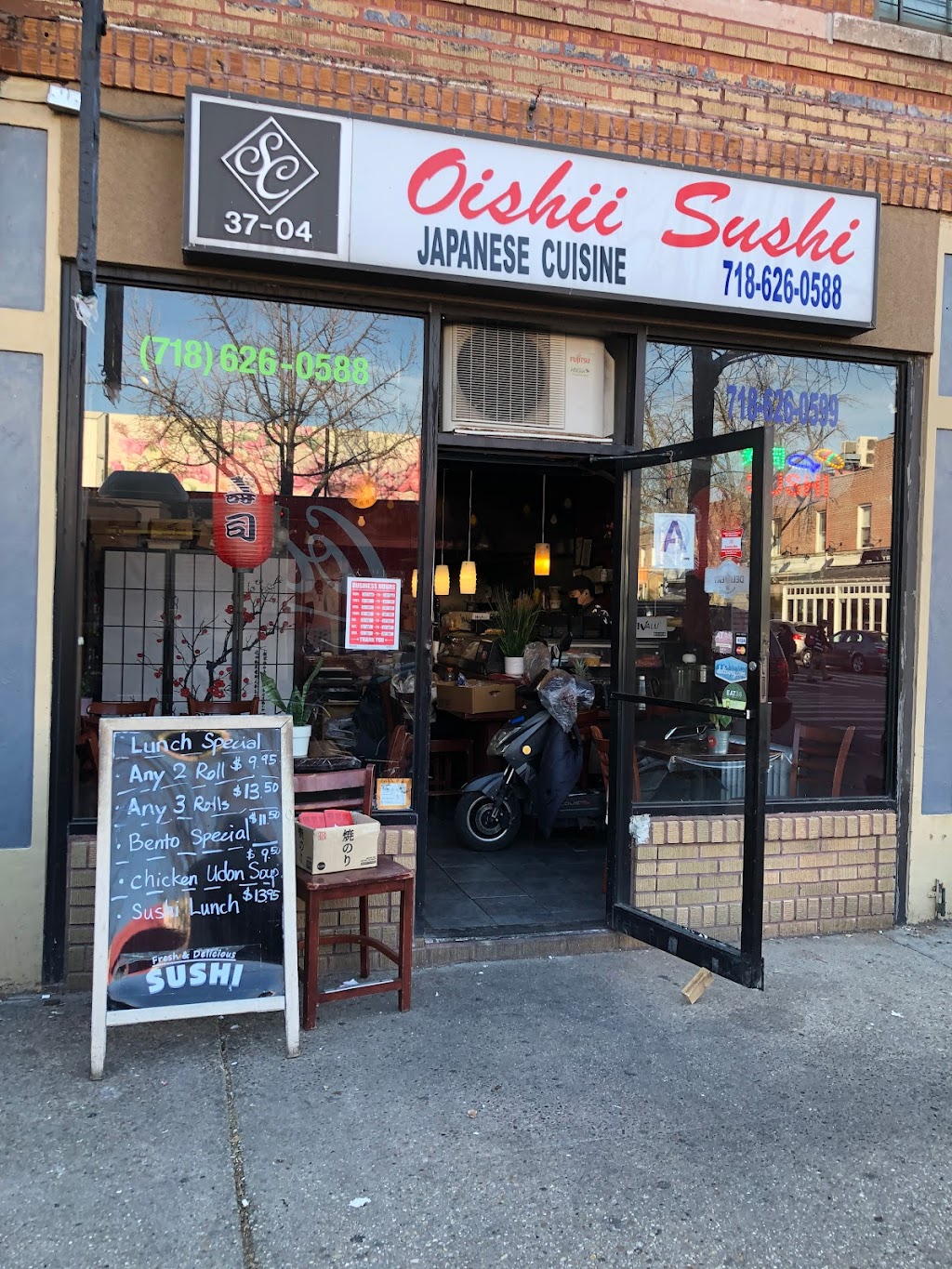 Oishii Sushi | 37-04 Ditmars Blvd, Queens, NY 11105 | Phone: (718) 626-0588