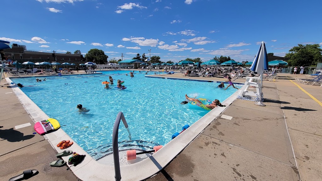 Commonpoint Queens at Tanenbaum Family Pool | 58-25 Little Neck Pkwy, Little Neck, NY 11362 | Phone: (718) 428-5050