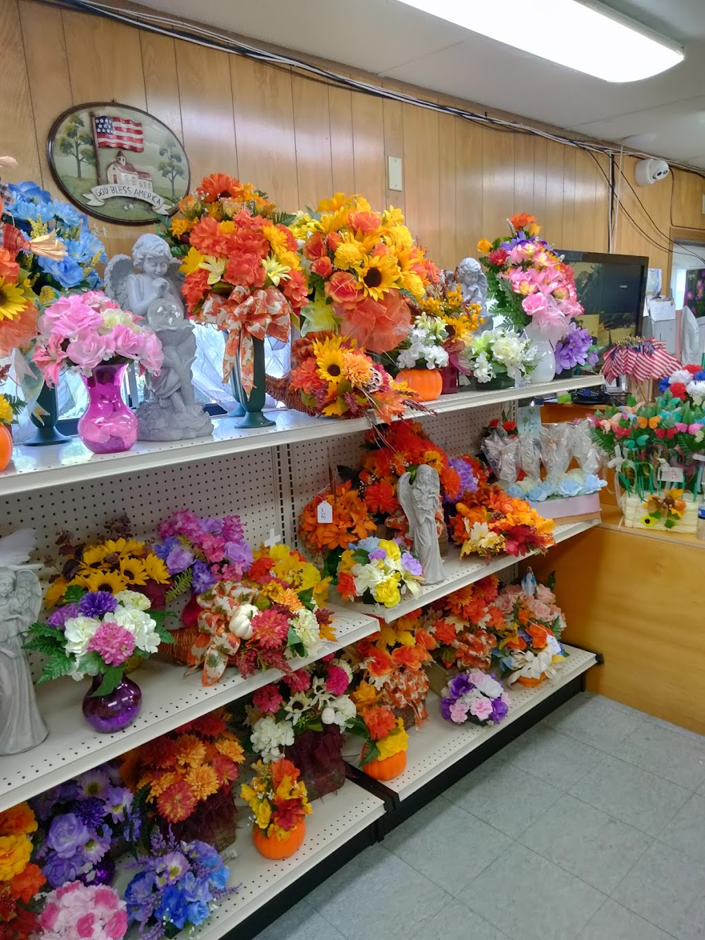 T and N Country Gardens Inc | 341 Sharrott Ave, Staten Island, NY 10309 | Phone: (347) 466-5834